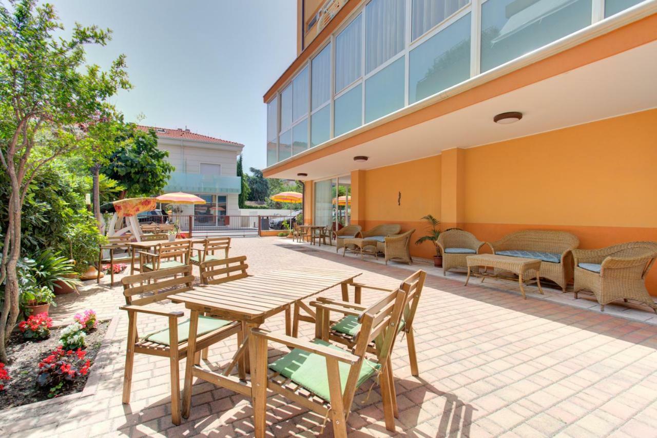 Hotel Nella ريميني المظهر الخارجي الصورة